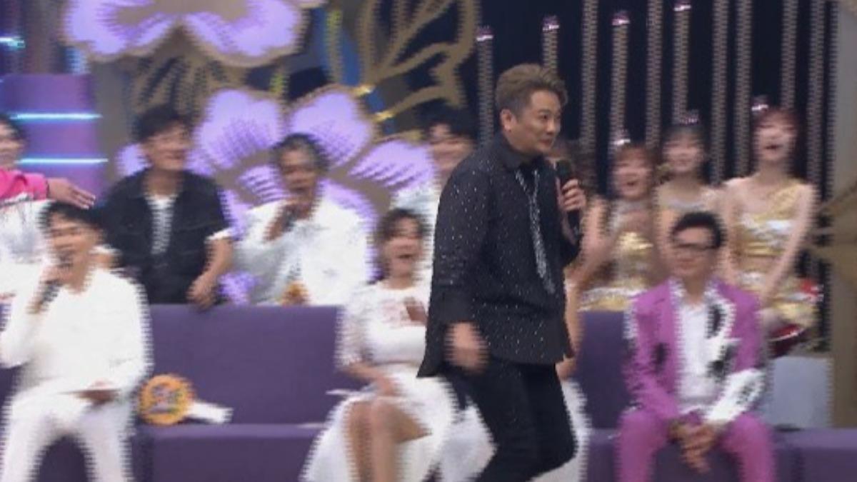 蔡佳麟在講評時因壓力過大離席。(圖/民視提供)