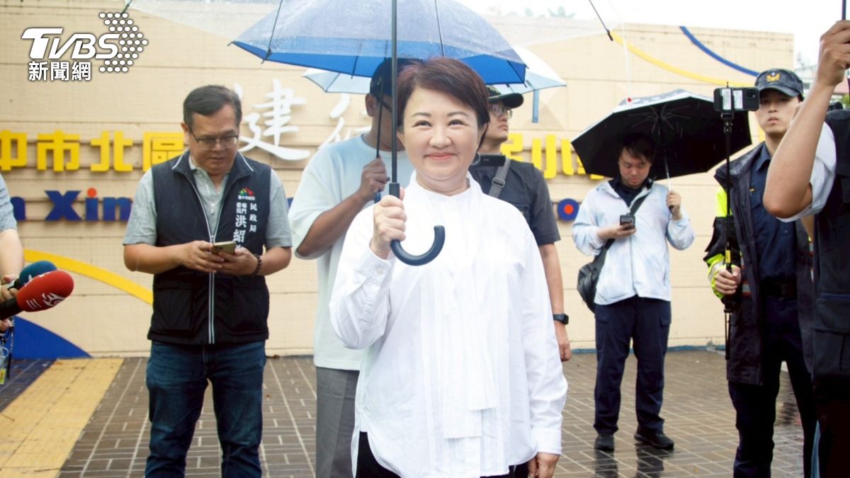 726罷免投票9縣市登場！盧秀燕現身健行國小投票