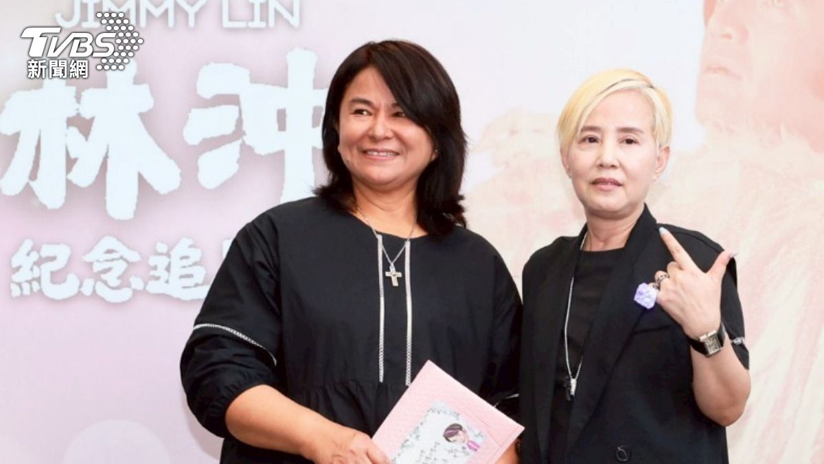 李明依(右)不用投票,但喊話停止惡罷。(圖/趙世平攝)