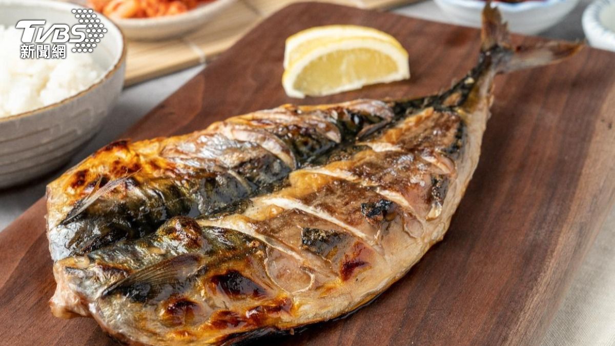 「鯖魚」就是天然的養髮聖品富含好油脂、蛋白質，還有維生素D，讓頭髮長得更強壯有光澤。（示意圖／shutterstock達志影像）