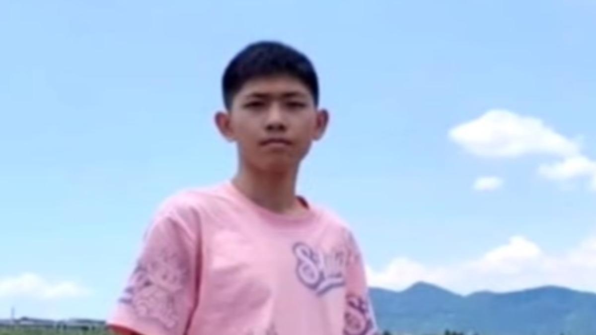 安徽18歲高中生胡一嘯暑假外出打工,遭騙到緬甸詐騙園區。(圖/央視)