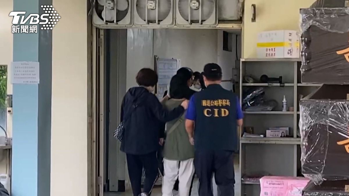 25歲男遭逆向車撞喪命,母淚問:為何沒攔住。(圖/TVBS)