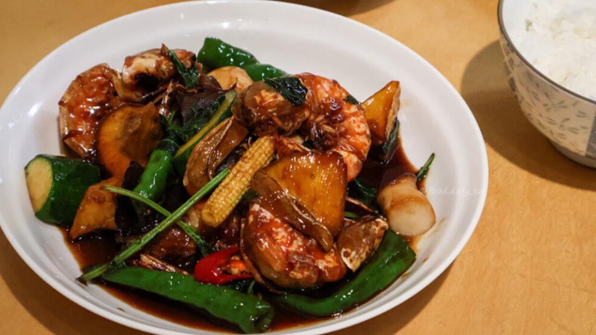 「麻油三杯蝦」（400元）蝦子非常新鮮彈牙。（圖／「路過全世界的貓」提供）