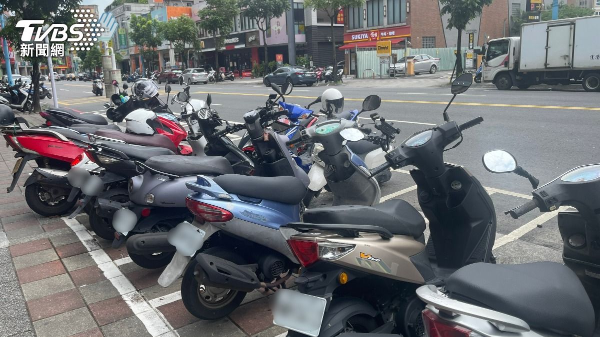 女子的愛車坐墊上被不明人士放置針頭,事發地點位於蘆洲長榮路上。(圖/TVBS)
