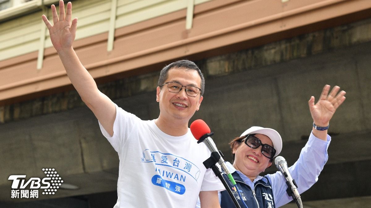 黃國昌陪騎車謝票　羅智強鞠躬：0是給賴清德一記教訓