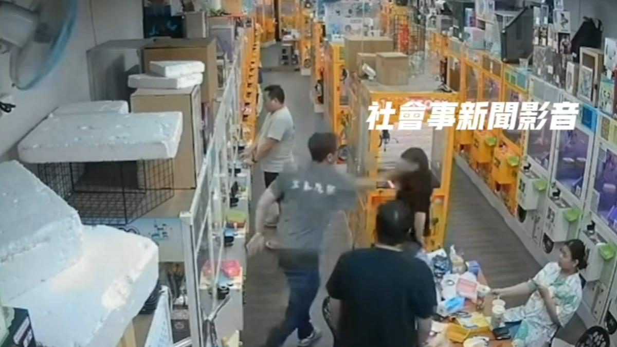 新竹夾娃娃店情感鬥毆 前男友「怒甩女子巴掌」現任不爽爆衝突
