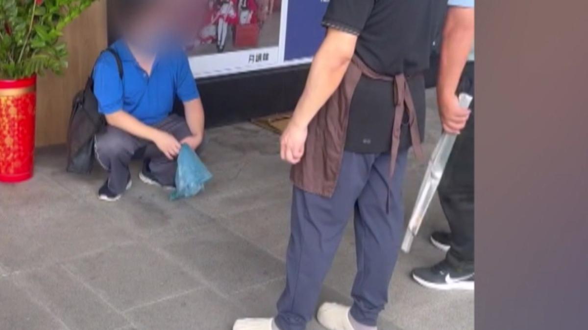 「心情不好」就砸店!台中男持鋁條 女僕店.咖啡廳遭殃。(圖/翻攝脆)