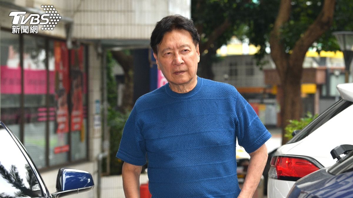 戰鬥藍領袖趙少康726投票時亮票,恐觸法。(圖/胡瑞麒攝)