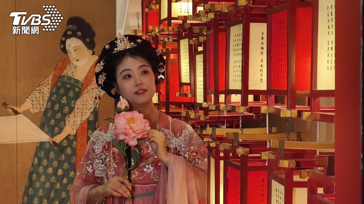 「長安十二時辰」透過場景+劇情+互動,讓遊客化身唐代長安城居民。(圖/謝賢熺攝)