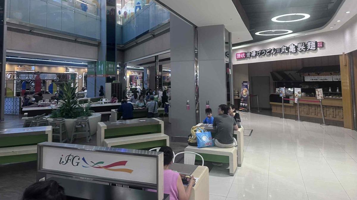 27日汐止遠雄廣場美食街，部分店家無電可用。（圖／汐止聯盟提供）