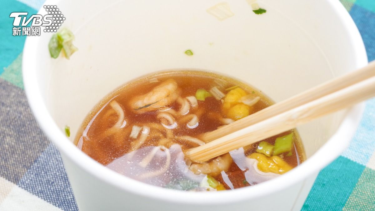 吃泡麵剩湯倒哪?日飯店苦勸「別沖水槽或馬桶」 正確做法曝光