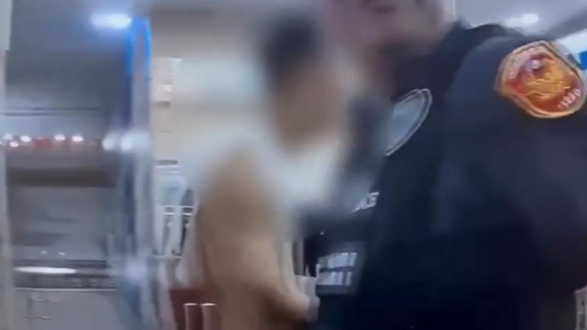 「穿泳褲進站」遭拒!男子錯過火車嗆聲 警告知恐罰款秒道歉