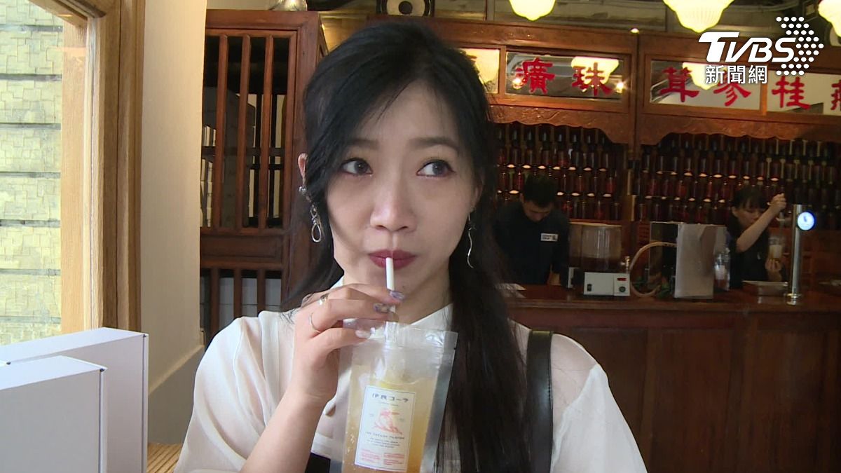 東京手工可樂登台!試營運首日民眾排爆。(圖/TVBS)