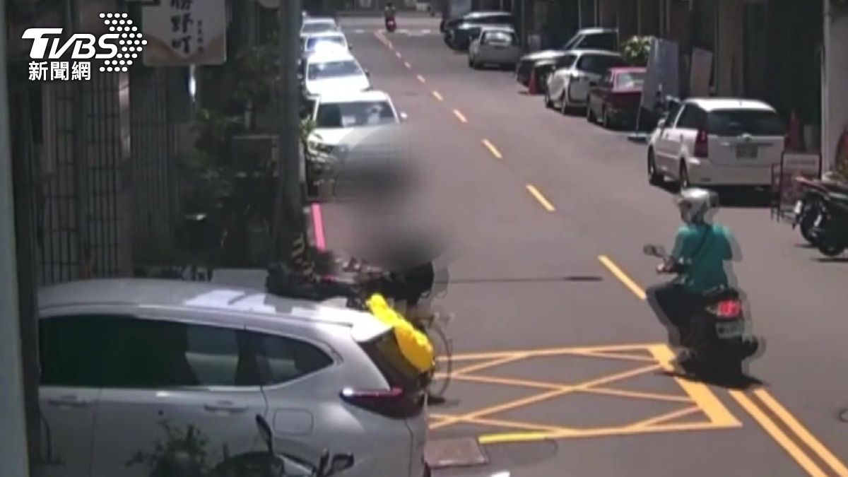 通緝犯在高雄因偷騎腳踏車被警方發現,逃進國小校園後自殘引發關注。(圖/警方提供)