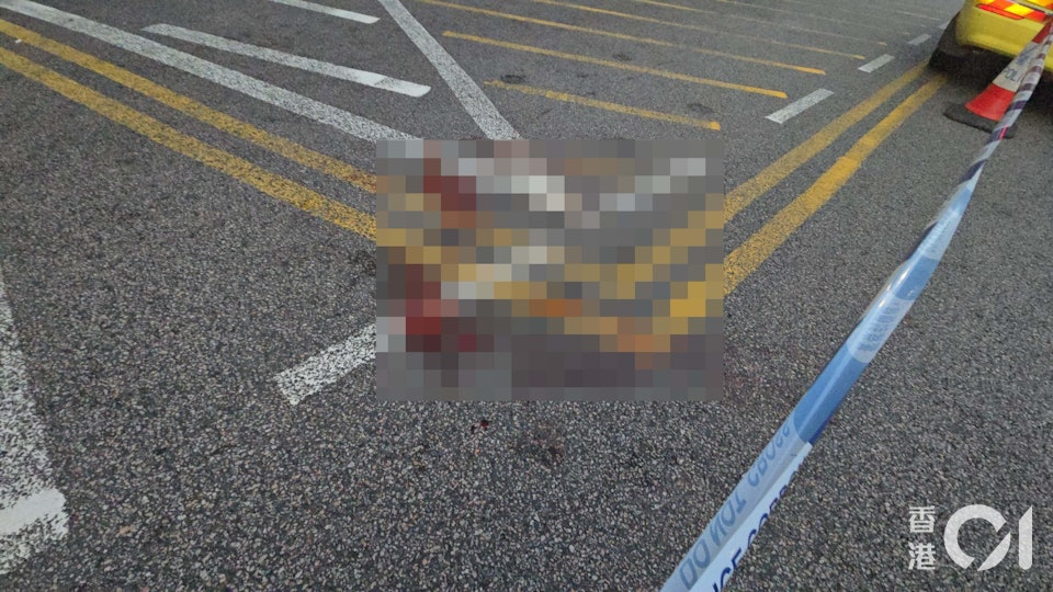 馬路上遺留血跡。(圖/香港01)