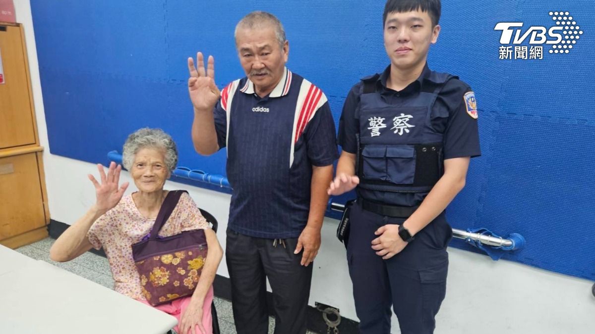 員警找到阿嬤時也十分驚訝,直呼「太厲害!」(圖/TVBS)