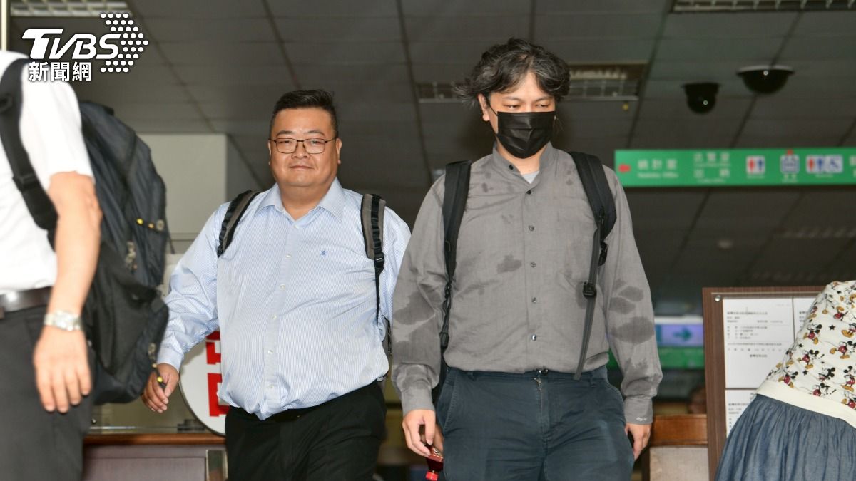 前高虹安辦公室助理陳奐宇（前）、陳昱愷（後）。（圖／胡瑞麒攝）