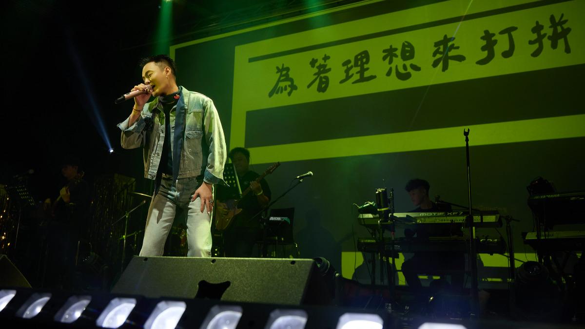 許富凱帶來許多經典好歌。(圖/寬宏藝術x何樂音樂提供)