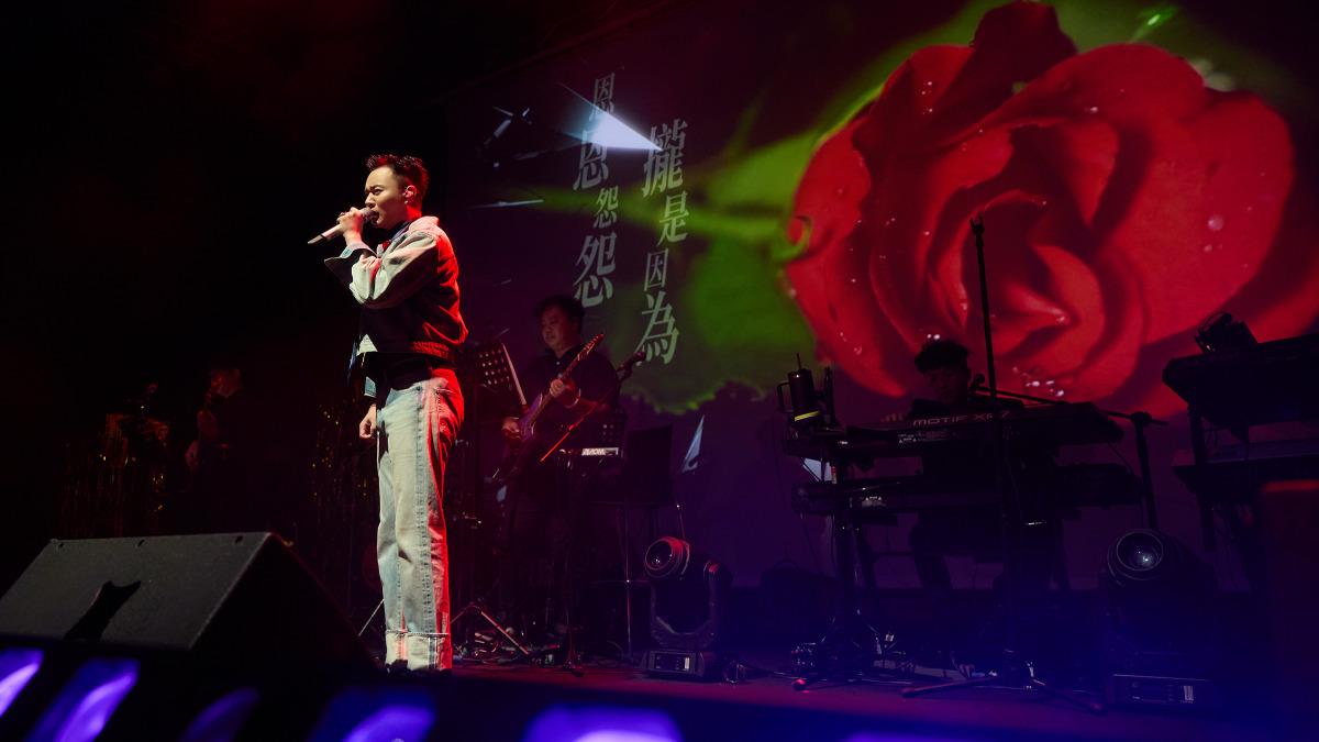 許富凱「男女戀歌場」演唱會8月16日將於高雄LIVE WAREHOUSE登場。(圖/寬宏藝術x何樂音樂提供)