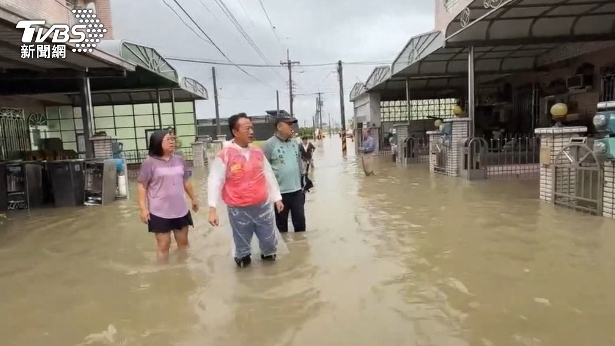 暴雨猛襲!嘉義六腳鄉慘況曝光 泥水淹一片、灌進家中