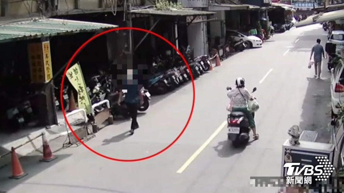 警方調閱監視器畫面,鎖定林姓男子涉重嫌,訊後依竊盜罪及毀損罪,函送新北地檢署。(圖/TVBS)