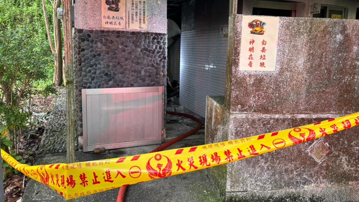 快訊/新北宮廟公廁突起火!警消急撲滅「赫見一具男焦屍」