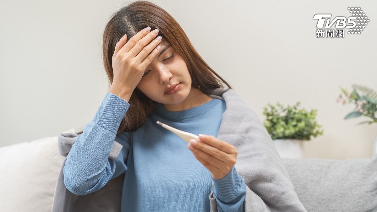 若出現發燒、皮疹、關節疼痛等明顯症狀，要及時就診。 （示意圖／達志影像shutterstock）