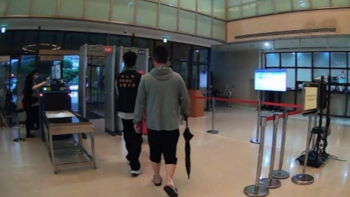 網路賣遊戲幣賺4千萬！桃園男欠428萬稅還脫產　法院裁定管收