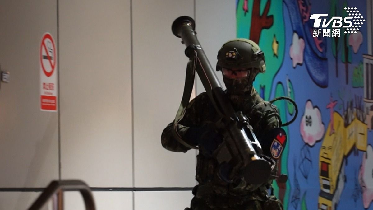 漢光演習期間，我國採購的人攜式刺針飛彈，亦現蹤於憲兵部隊兵力、物資轉用演練中。（圖／TVBS）