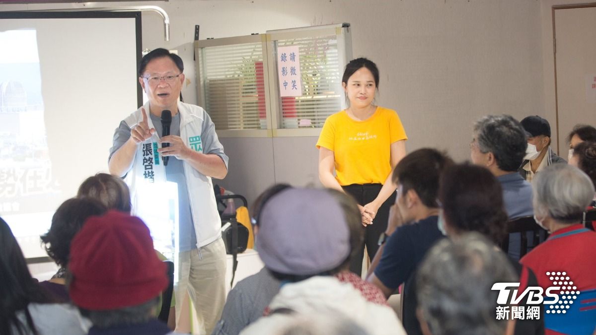 民眾黨頻頻下鄉宣傳「核三公投」。(圖/張啟楷臉書)