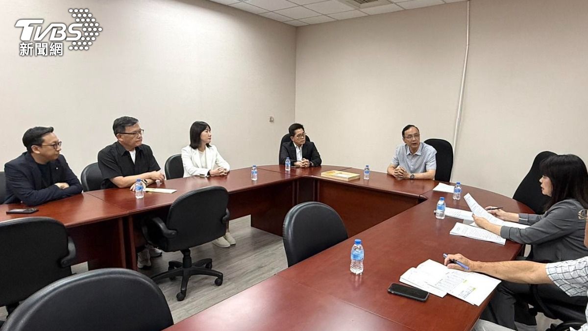 國民黨主席朱立倫,定調823重啟核三公投,與民眾黨並肩作戰。(圖/朱立倫臉書)