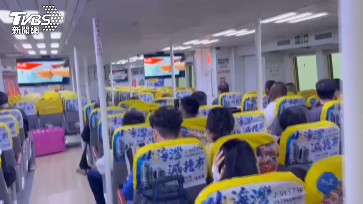 雨襲高屏! 高雄山區撤離近700人,東琉海盜船遊客尖叫。(圖/TVBS)