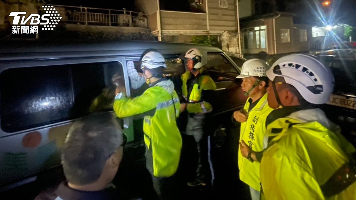 陳其邁發聲!高雄停班停課 致災豪大雨狂轟「急撤2079人」