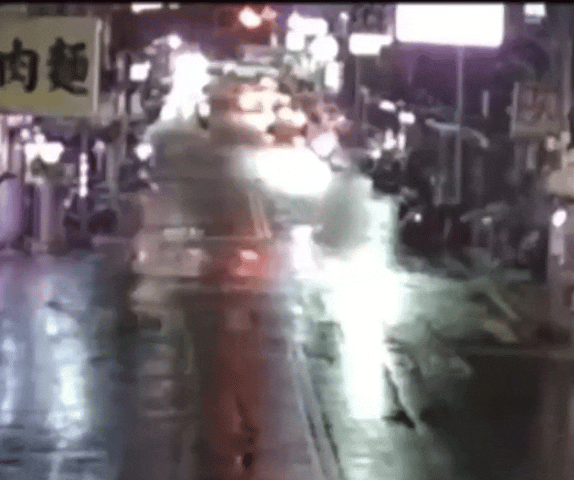 車禍撞擊瞬間。(圖/TVBS)