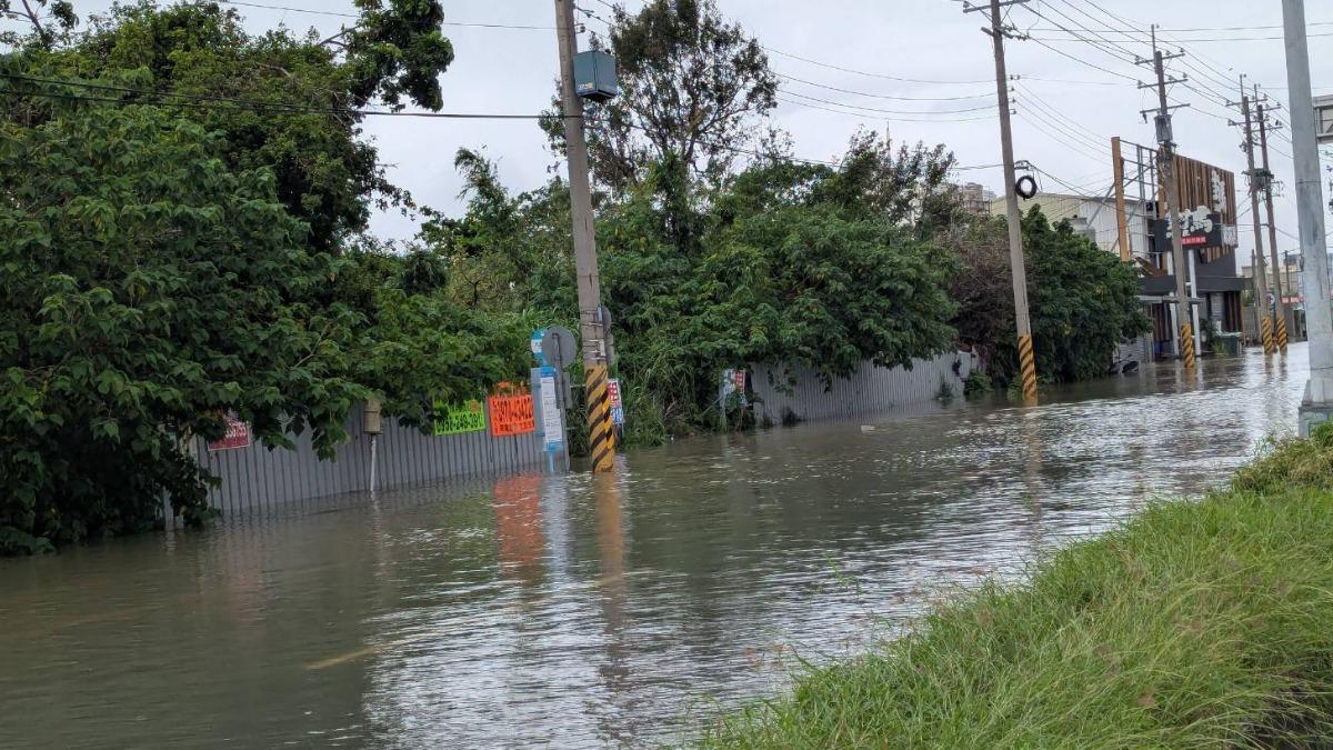 雲嘉南「大豪雨狂炸」!台電投入近800人巡視搶修復電