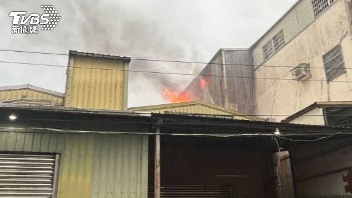 快訊/桃園平鎮塑膠工廠火警!住戶睡夢中被爆炸嚇醒驚逃