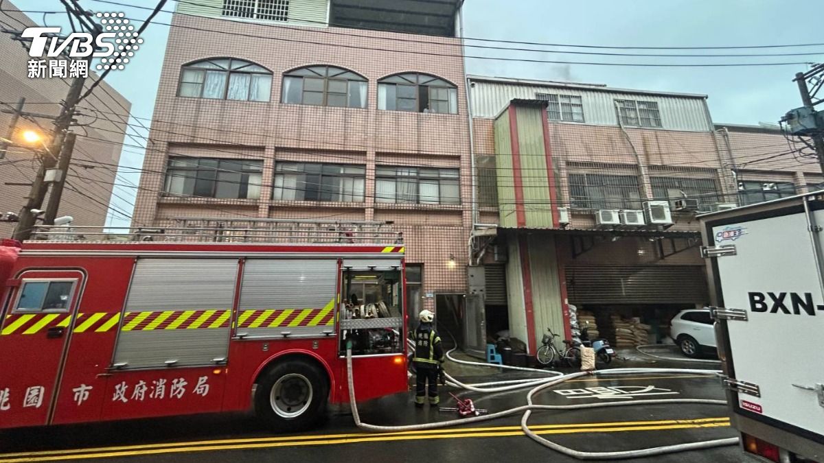 消防人員獲報到場。(圖/TVBS)