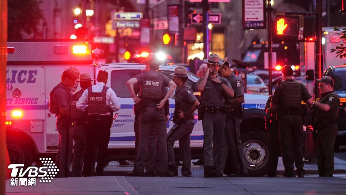 快訊/紐約市中心爆槍擊!1警殉職至少4死 兇嫌舉槍自盡