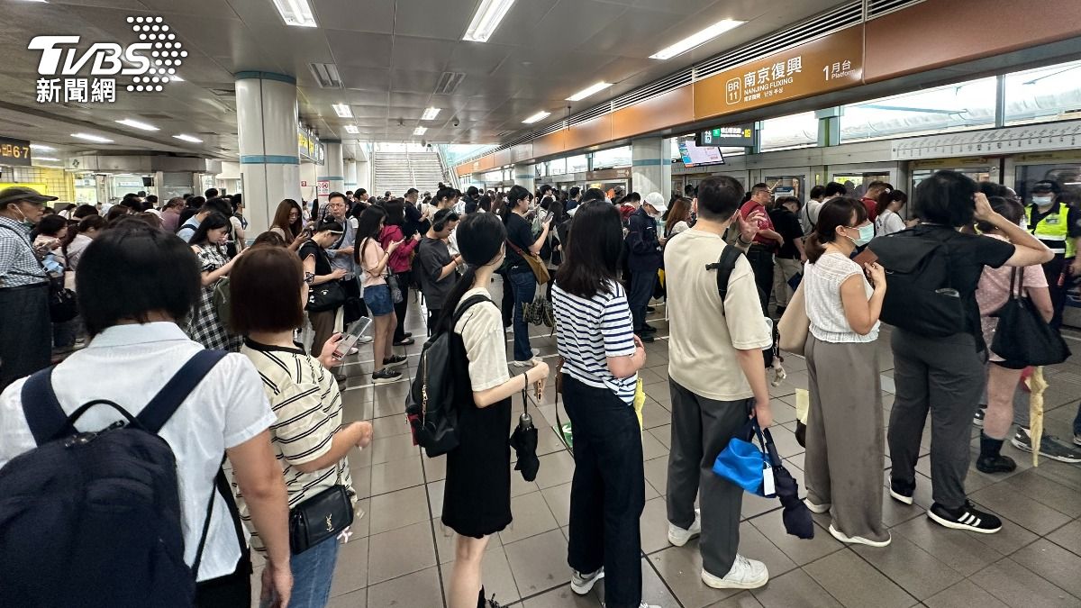 北捷文湖線異常影響8400名旅客!月台人潮塞爆 調查結果曝
