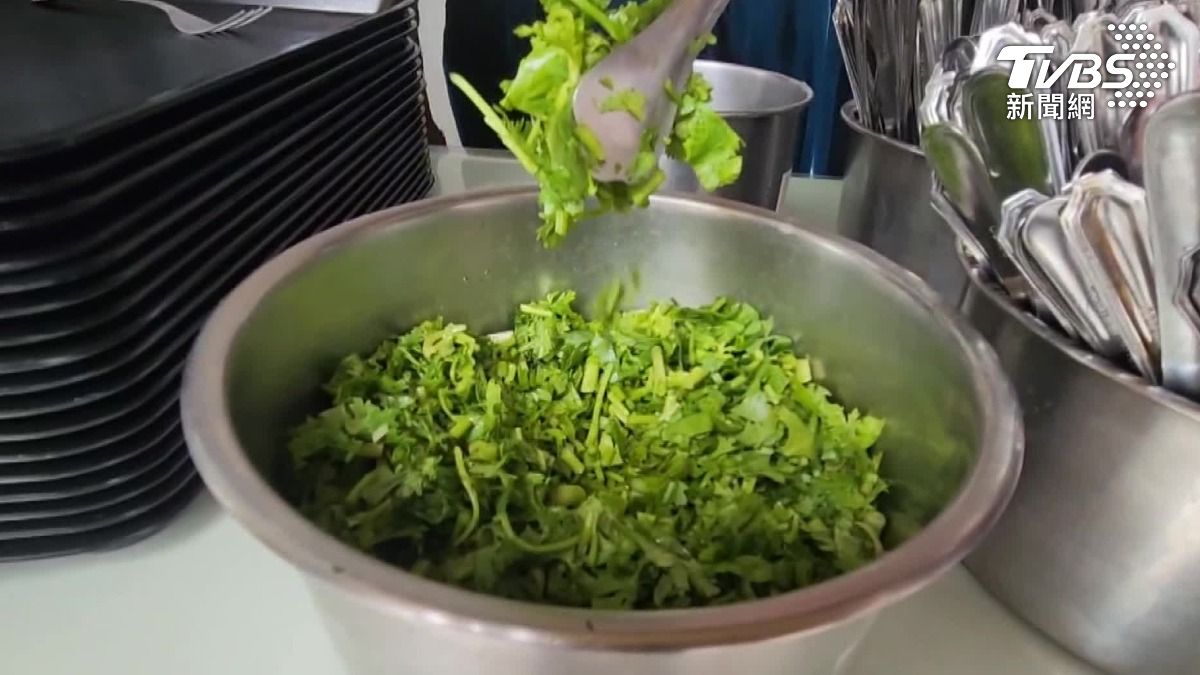 香菜價格飆漲。(圖/TVBS)