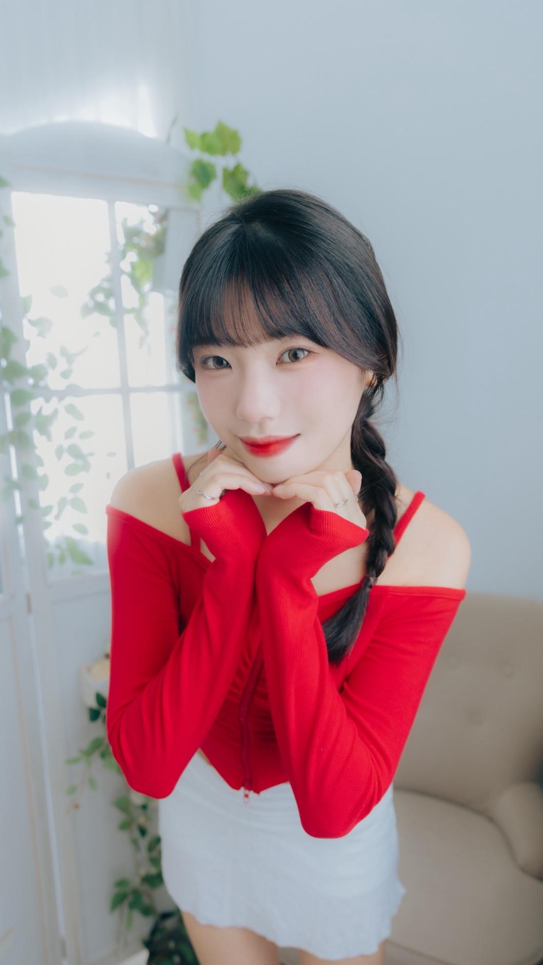 安汝沒當過紅娘,反而為球團拉了很多女孩來徵選。(圖/經紀人提供)