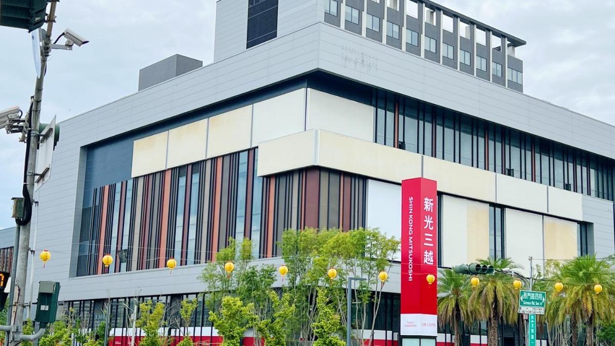 南部豪雨假僅這間新光三越「沒營業」 真相反轉鄉民笑噴