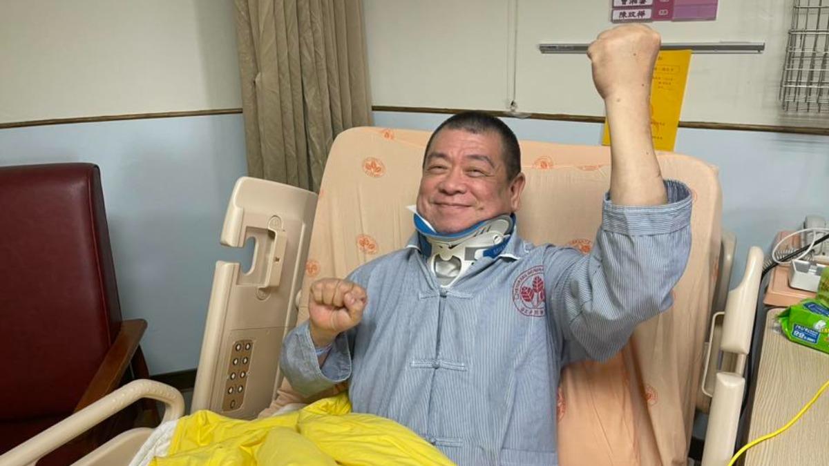 孫德榮動完頸椎手術,身體恢復得不錯。(圖/翻攝孫德榮臉書)