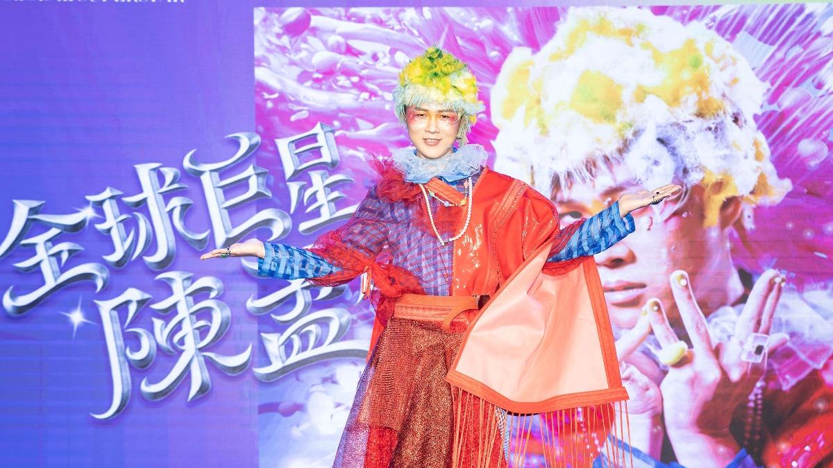 《紅人榜》男星爆遭詐騙80萬!工廠打工還債 主持天后出手了