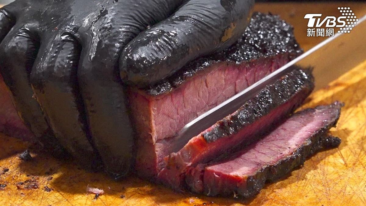 德州BBQ名店首來台，道地煙燻入口即化。（圖／TVBS）