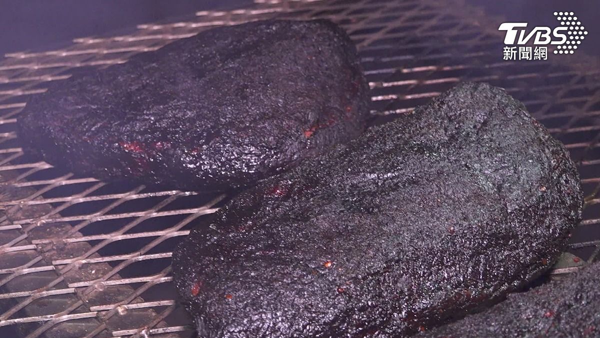德州BBQ名店首來台，道地煙燻入口即化。（圖／TVBS）