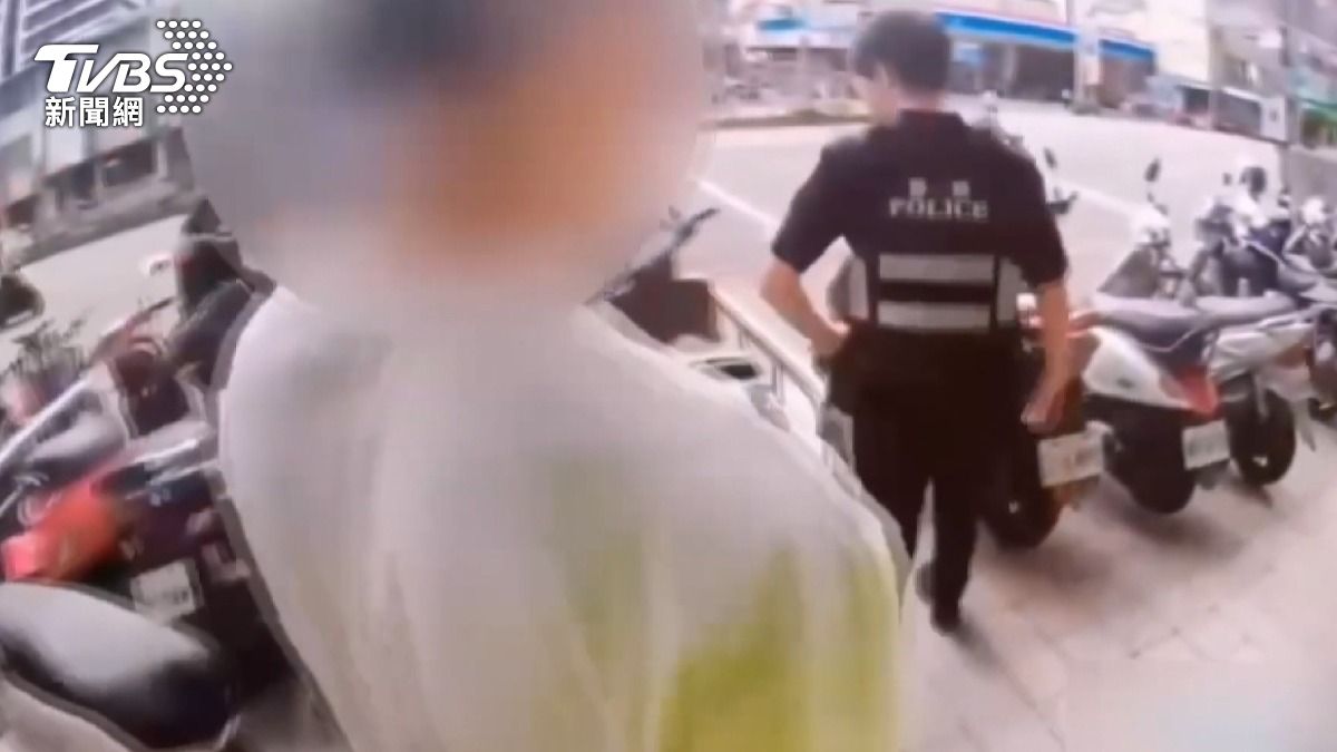 貪心接網路兼職!33歲男ATM狂提36次,包包鼓脹被逮。(圖/警方提供)