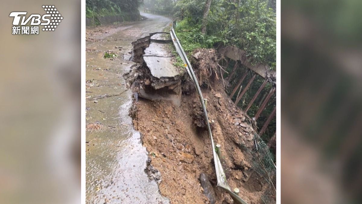 豪雨釀災!苗21-1線路基崩塌,單線通行危險 。(圖/TVBS)