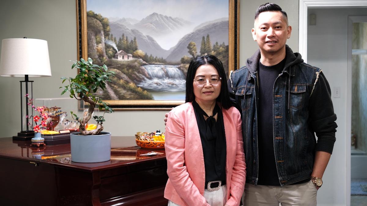自幼照顧阮國越(右)的保姆陳氏碧嫦(左),逃離越南時只有7、8歲的年紀。(圖/公視紀錄觀點《陌生人與他們的小孩》提供)