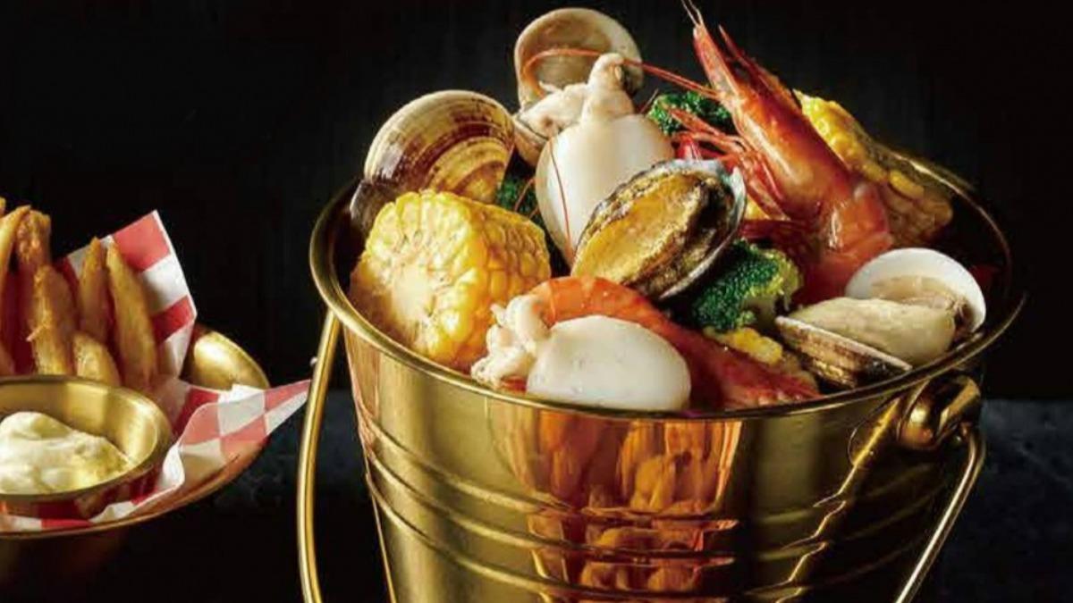 滿滿的鮮蝦、貝類、花枝、螃蟹等新鮮海鮮。（圖／馬辣集團提供）  